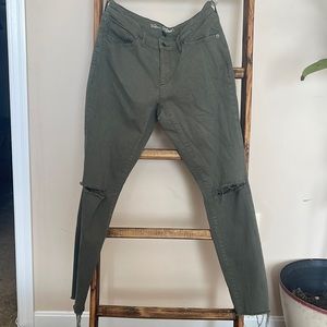 Universal threads olive green distressed jeans size 10/30r